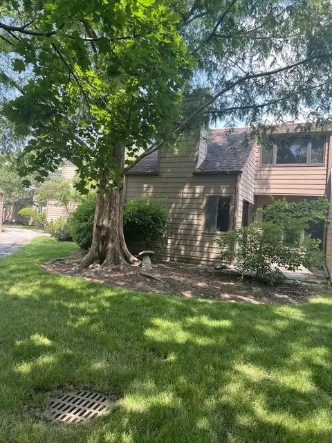 3341 Beacon St #31, North Chicago, IL 60064