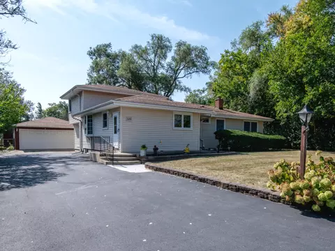 539 Charles Ln, Lombard, IL 60148