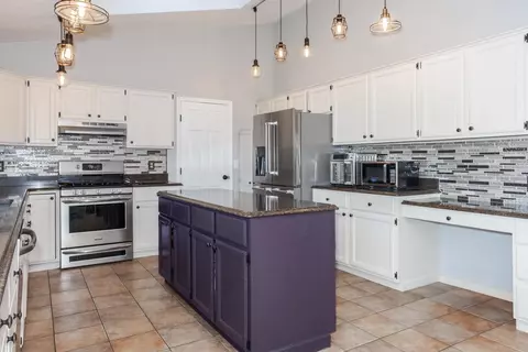 Kitchen - 509 Amherst Dr, Normal, IL 61761 photo 5 of 7