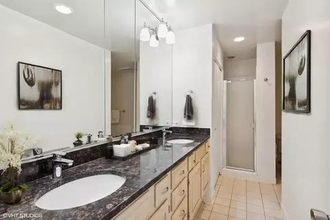 Bath - 19 Gale Ave, River Forest, IL 60305 photo 1 of 4