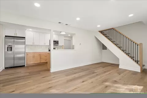 Living - 19517 S 116th Ave #B, Mokena, IL 60448 photo 2 of 3