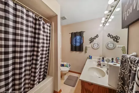 Bath - 6342 Michael Ln, Matteson, IL 60443 photo 1 of 3