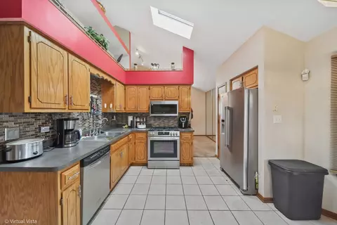 Kitchen - 6342 Michael Ln, Matteson, IL 60443 photo 2 of 3