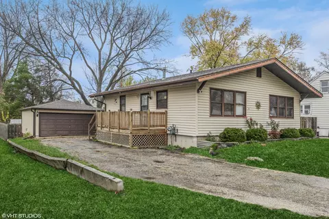 5 Hunters Path, Lake In The Hills, IL 60156