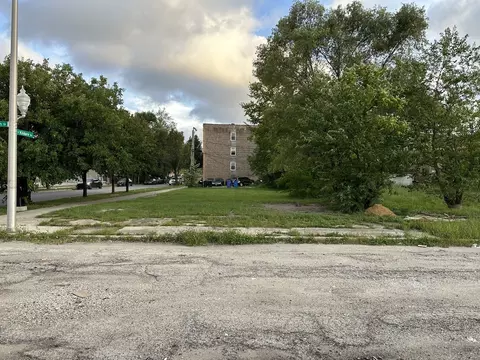 4303 W Harrison St, Chicago, IL 60624