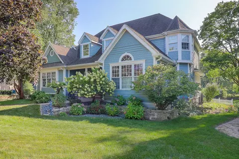 6012 Hillcrest Ct, Downers Grove, IL 60516