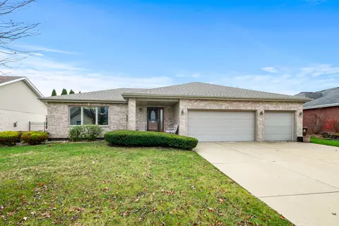 374 Heartland Dr, New Lenox, IL 60451