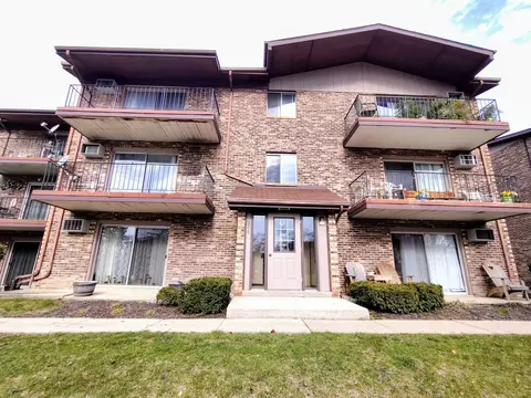 2513 Spring St #3104, Woodridge, IL 60517