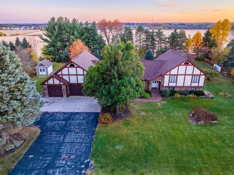 12207 Baker Ter, Woodstock, IL 60098