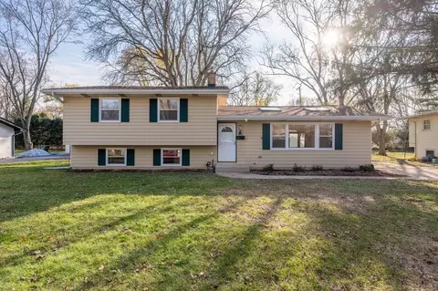 212 Triton Ln, Naperville, IL 60540