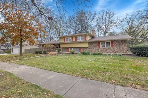 44 Bunting Ln, Naperville, IL 60565
