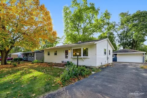 366 Davis Rd, Batavia, IL 60510 photo 2