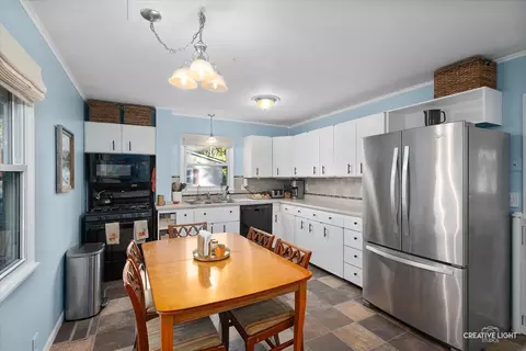 366 Davis Rd, Batavia, IL 60510 photo 5