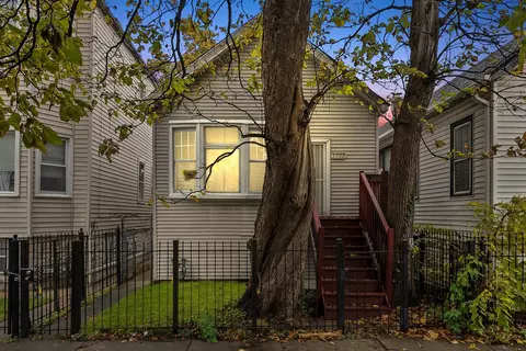 2922 E 78th Pl, Chicago, IL 60649