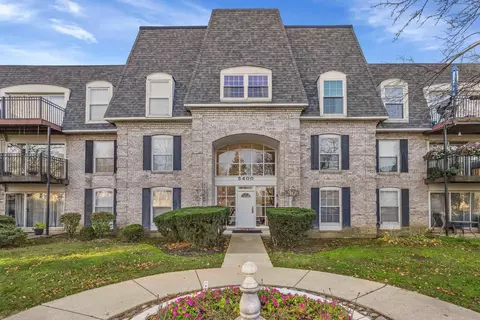 5400 Carriageway Dr #213, Rolling Meadows, IL 60008