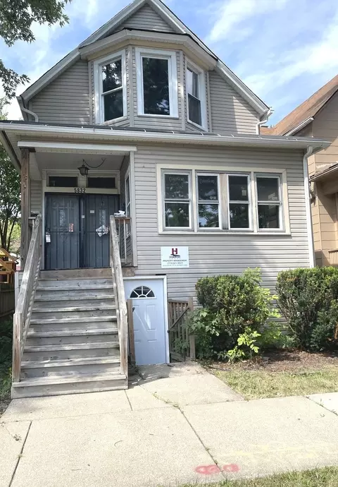 5832 W Walton St, Chicago, IL 60651