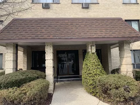 7211 Wolf Rd #110A, Indian Head Park, IL 60525