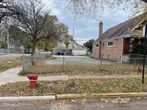 8201 S Commercial Ave, Chicago, IL 60617