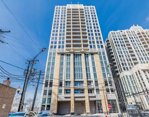 700 N Larrabee St #1303, Chicago, IL 60654