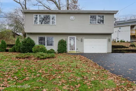 917 Valley Ave, Mchenry, IL 60051 photo 2