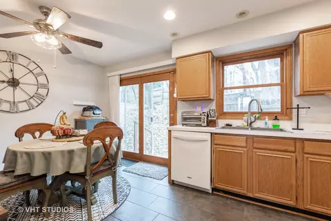 917 Valley Ave, Mchenry, IL 60051 photo 9