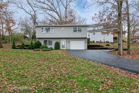 917 Valley Ave, Mchenry, IL 60051 photo 4