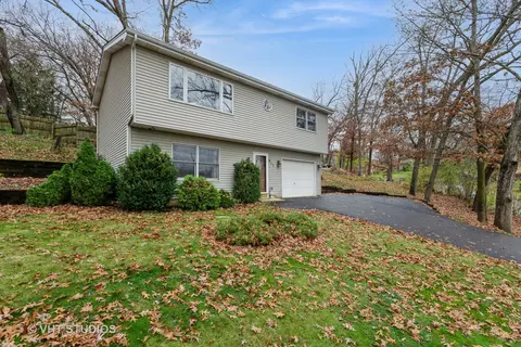 917 Valley Ave, Mchenry, IL 60051 photo 3