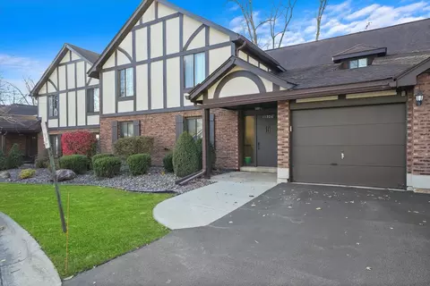 11306 Sycamore Ln #66B, Palos Hills, IL 60465
