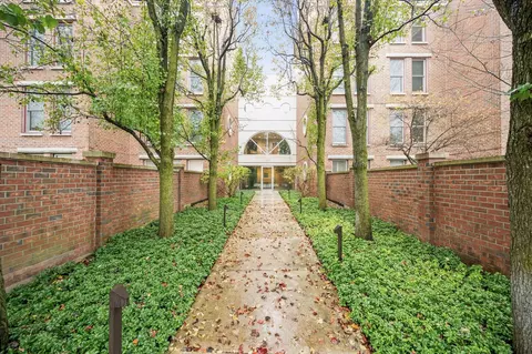 360 Green Bay Rd #4C, Winnetka, IL 60093