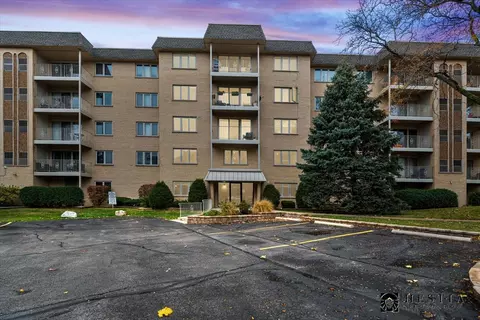 1436 E Thacker St #403, Des Plaines, IL 60016