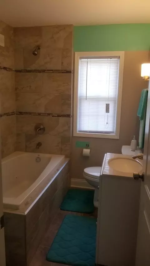 Bath - 542 E 84th St, Chicago, IL 60619 photo 1 of 1
