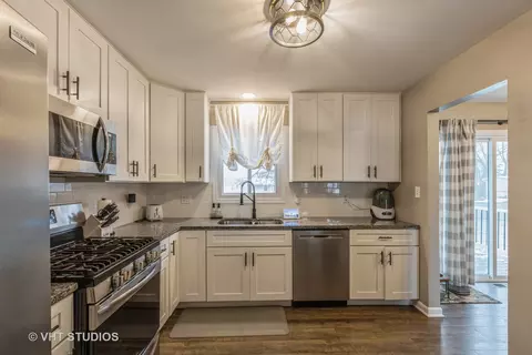 790 Laurel Dr, Aurora, IL 60506 photo 6