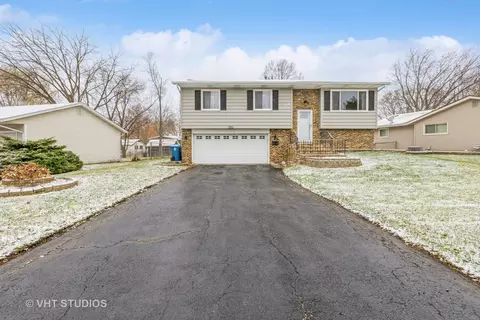 790 Laurel Dr, Aurora, IL 60506 photo 2