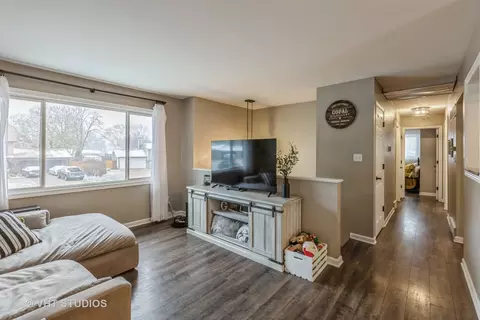790 Laurel Dr, Aurora, IL 60506 photo 4