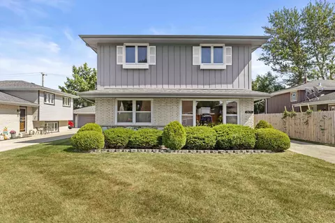 8431 Melvina Ave, Burbank, IL 60459