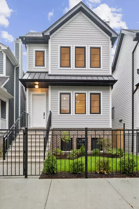 3337 N Claremont Ave, Chicago, IL 60618