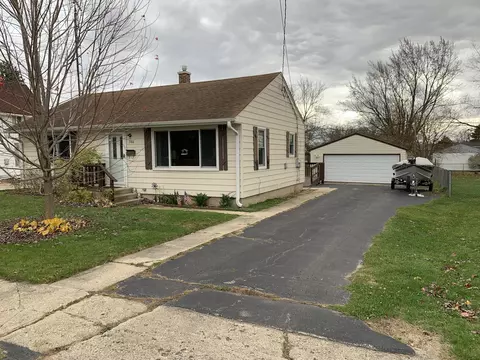 706 W Thompson St, Harvard, IL 60033