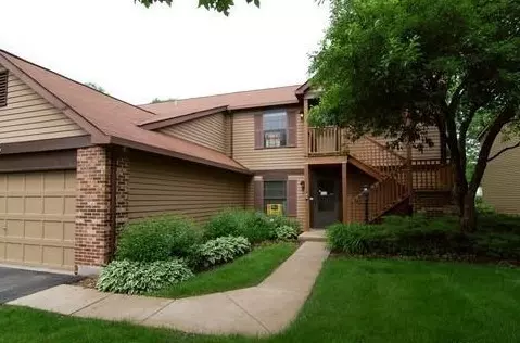 379 Sandhurst Cir #1, Glen Ellyn, IL 60137