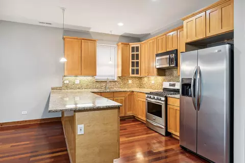 Kitchen - 421 E 45th St #2E, Chicago, IL 60653 photo 1 of 2