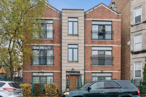 421 E 45th St #2E, Chicago, IL 60653