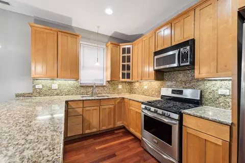 Kitchen - 421 E 45th St #2E, Chicago, IL 60653 photo 2 of 2