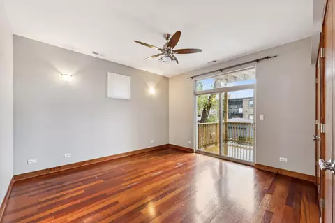 Living - 421 E 45th St #2E, Chicago, IL 60653 photo 4 of 4