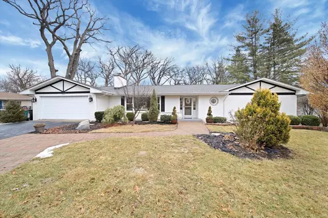 2121 S Meacham Rd, Palatine, IL 60067