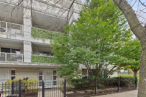 1515 S Prairie Ave #202, Chicago, IL 60605