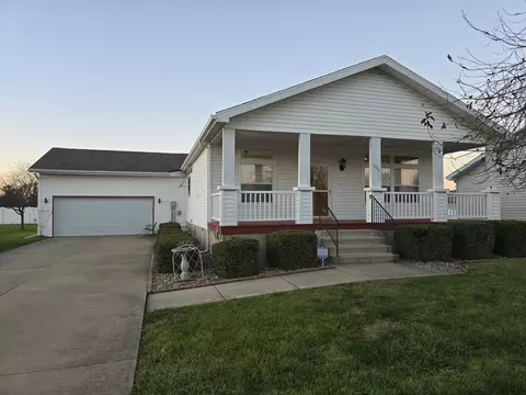 306 Grace Dr, Bloomington, IL 61704