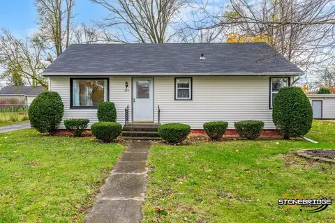 604 W Roosevelt St, Harvard, IL 60033