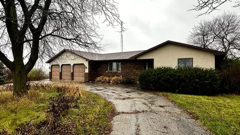 5517 Daggert Rd, Mount Carroll, IL 61053