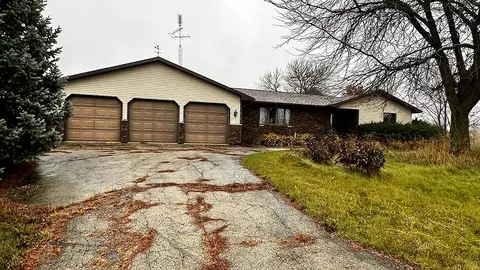 5517 Daggert Rd, Mount Carroll, IL 61053 photo 2