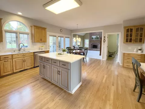 Kitchen - 30 W786 Warwick Way, Wayne, IL 60184 photo 4 of 5
