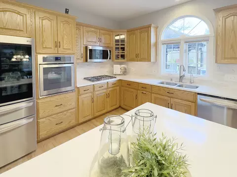 Kitchen - 30 W786 Warwick Way, Wayne, IL 60184 photo 2 of 5